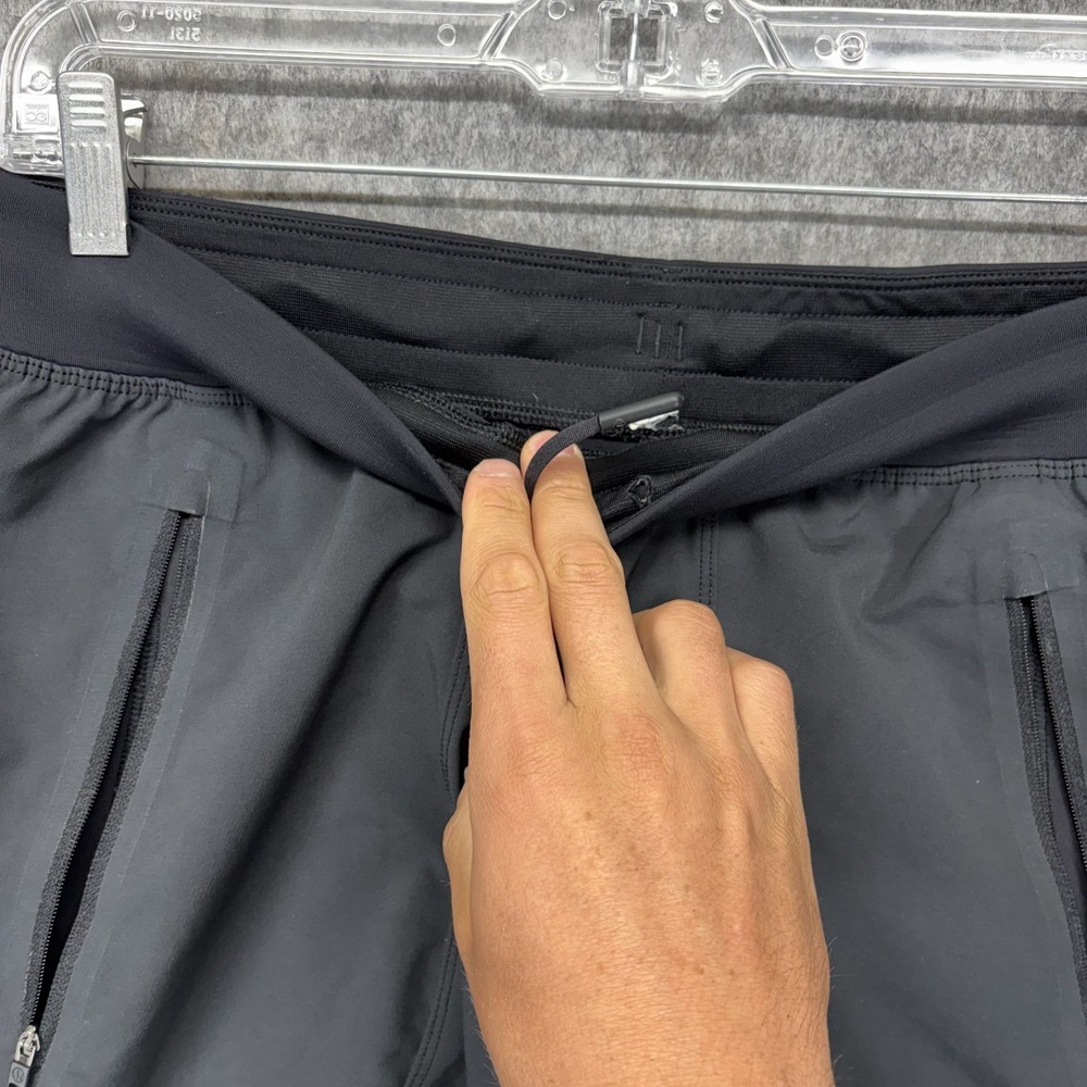 Lululemon Shorts Men's Medium Black Pockets Gym Train Athleisure 9" LM7A39S - Picture 5 of 10